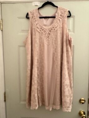Elegant Lace Overlay Sleeveless Wedding Dress in Blush Pink